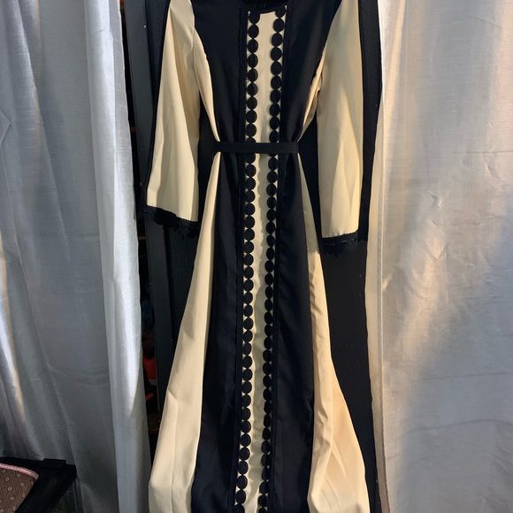 Elegant Dress - Picture 1 of 5